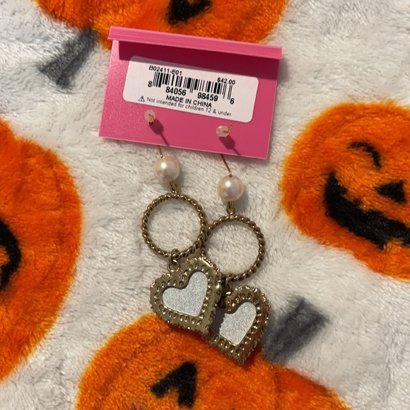 Betsey Johnson Lace & Pearl Heart Earrings - Picture 5 of 5